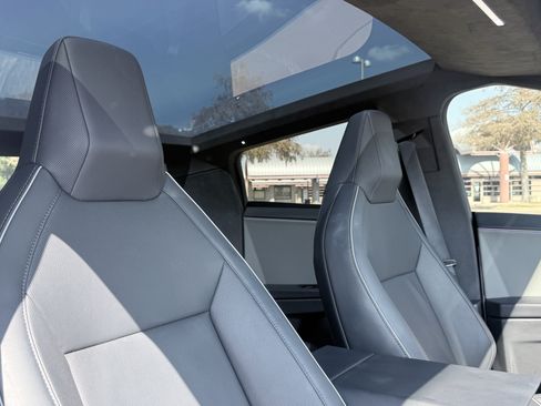 Used 2025 Tesla Cybertruck AWD Crew Cab image 50