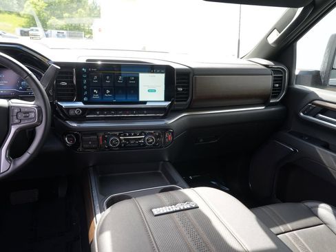 Certified 2025 Chevrolet Silverado 3500 High Country w/ High Country Premium Package AWD/4WD image 22