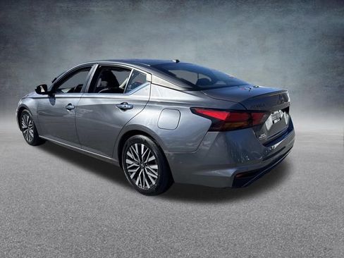 Used 2024 Nissan Altima 2.5 SV image 10