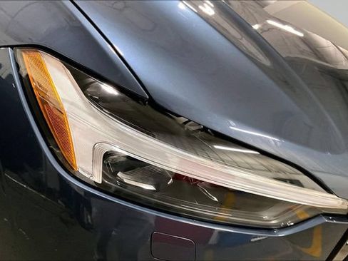 Certified 2024 Volvo XC60 B5 Plus w/ Climate Package AWD/4WD image 32
