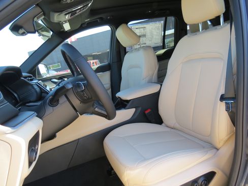 New 2025 Jeep Grand Cherokee Limited w/ Trailer Tow Package image 18