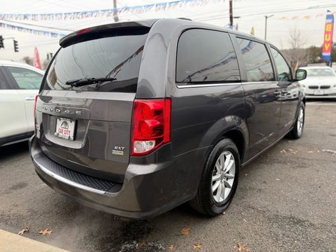 Used 2019 Dodge Grand Caravan SXT image 6
