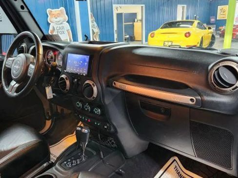 Used 2017 Jeep Wrangler Sahara image 18