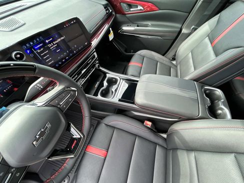 New 2026 Chevrolet Traverse RS w/ LPO, Floor Liner Package FWD image 10