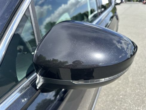 Used 2021 Volkswagen Tiguan SE w/ Panoramic Sunroof Package FWD image 10