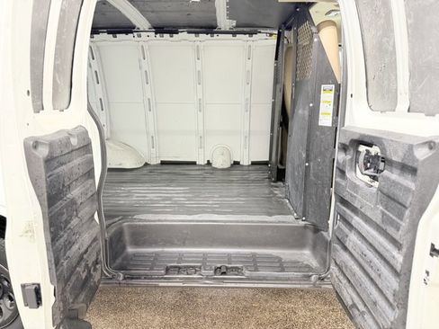 Used 2012 Chevrolet Express 1500 RWD image 9