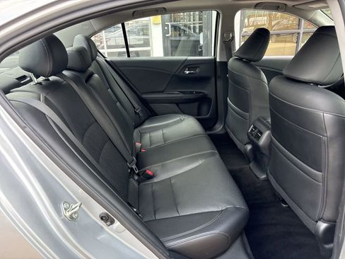 Used 2017 Honda Accord Touring image 12