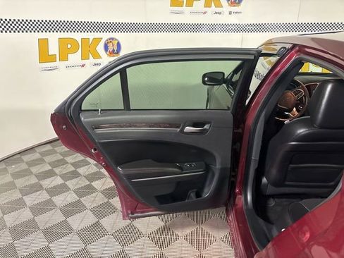 Used 2018 Chrysler 300 Limited w/ Safetytec Plus Group image 19