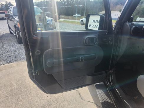 Used 2009 Jeep Wrangler X image 8