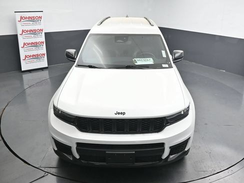 Used 2024 Jeep Grand Cherokee L Laredo AWD/4WD image 11