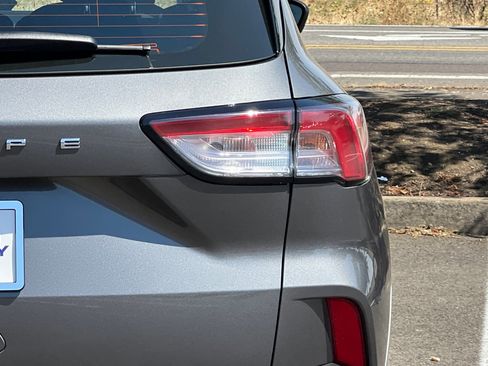 Used 2022 Ford Escape S image 25