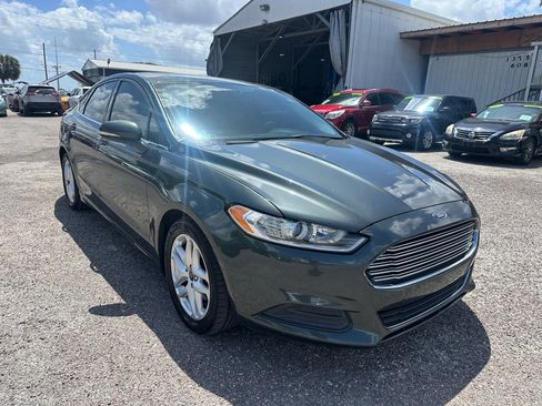 Used 2016 Ford Fusion SE image 2