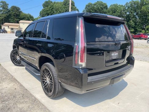 Used 2018 Cadillac Escalade Luxury RWD image 5