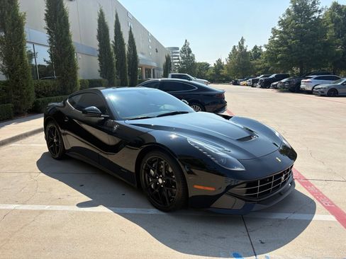 Used 2017 Ferrari F12 Berlinetta RWD image 3
