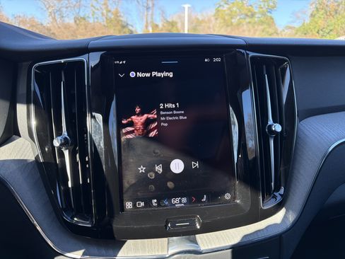 Certified 2025 Volvo XC60 B5 Plus image 23