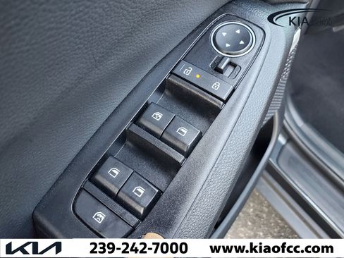 Used 2024 Kia Seltos SX w/ SX Sunroof Package image 21