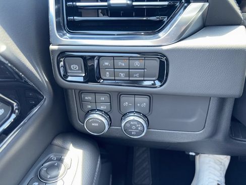 New 2026 GMC Yukon Denali w/ Sun & Power Step Package AWD/4WD image 27