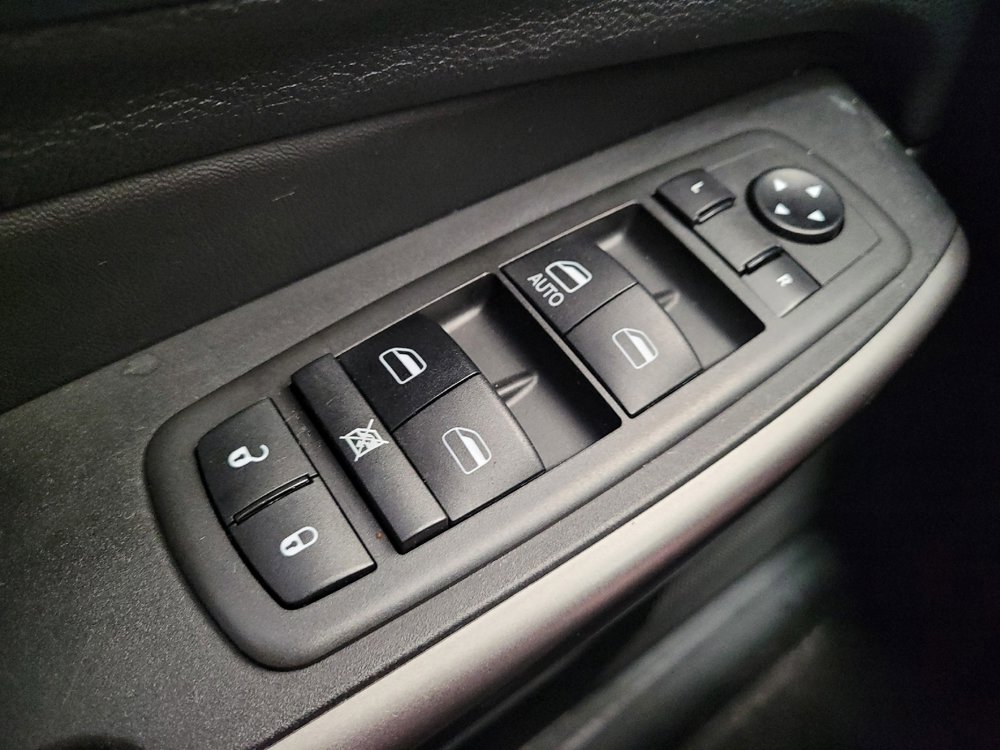 Used 2019 Jeep Cherokee Latitude w/ Cold Weather Group FWD image 27