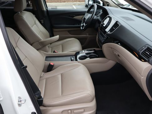 Used 2019 Honda Pilot Touring image 38