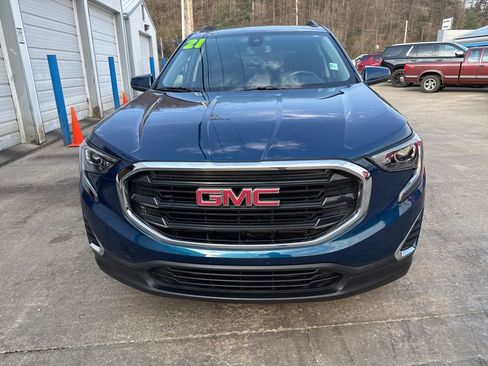 Used 2021 GMC Terrain SLE w/ Driver Convenience Package image 2