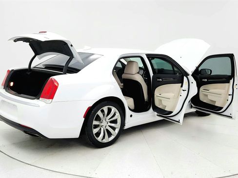 Used 2019 Chrysler 300 Touring L w/ Quick Order Package 22F RWD image 11