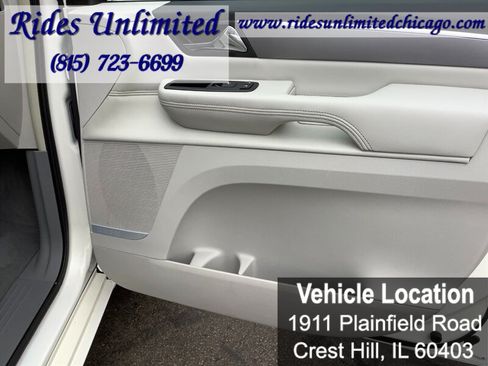 Used 2010 Volkswagen Routan SEL Premium FWD image 36