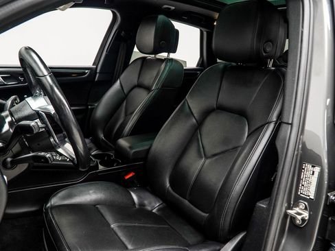 Used 2018 Porsche Macan S image 35