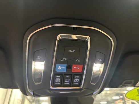 Used 2024 Jeep Grand Cherokee Limited w/ Luxury Tech Group II AWD/4WD image 17