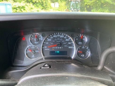 Used 2022 GMC Savana 3500 w/ Power Convenience Package RWD image 18