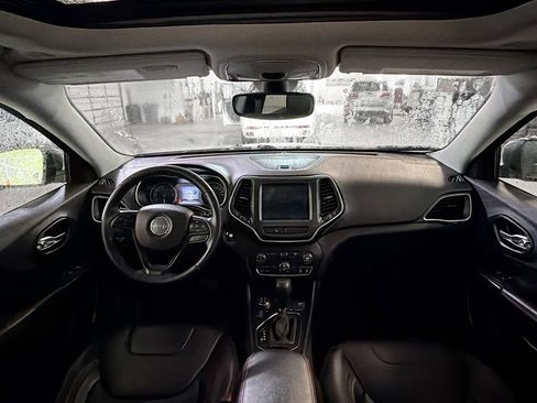 Used 2019 Jeep Cherokee Trailhawk AWD/4WD image 10