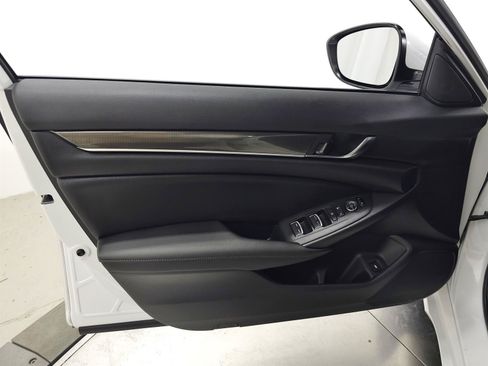 Used 2020 Honda Accord Sport image 11