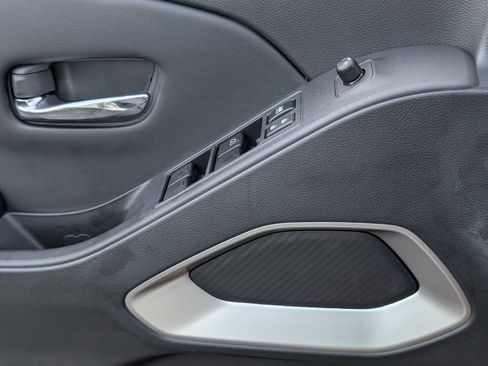 New 2025 Nissan Frontier SV w/ SV Convenience Package image 12