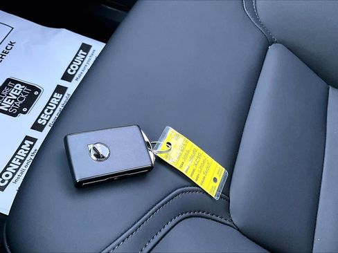 Used 2026 Volvo XC90 B5 Core image 14