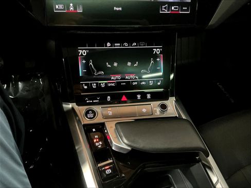 Certified 2024 Audi Q8 e-tron Premium Plus w/ Premium Plus Package AWD/4WD image 35