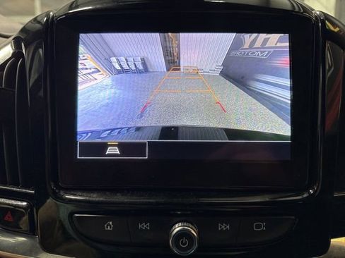 Used 2023 Chevrolet Traverse LT FWD image 10