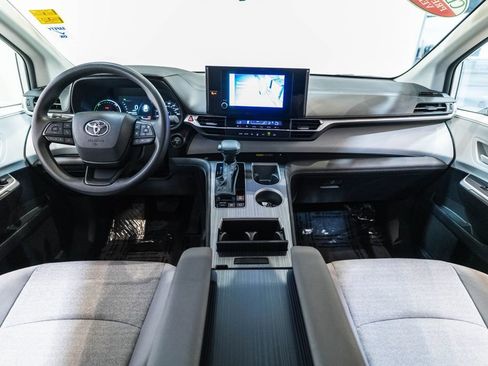Certified 2025 Toyota Sienna LE FWD image 13