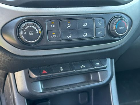 Used 2020 Chevrolet Colorado LT AWD/4WD image 15
