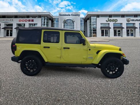 Used 2023 Jeep Wrangler Unlimited Sahara AWD/4WD image 9