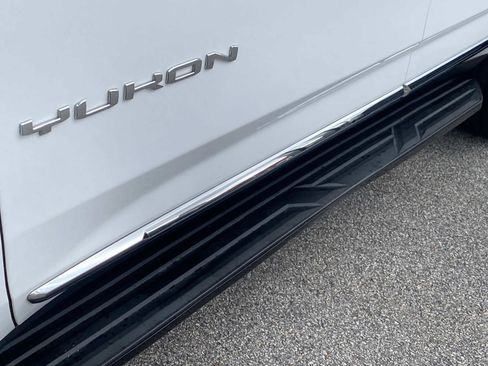 Used 2022 GMC Yukon SLT w/ SLT Premium Package image 11