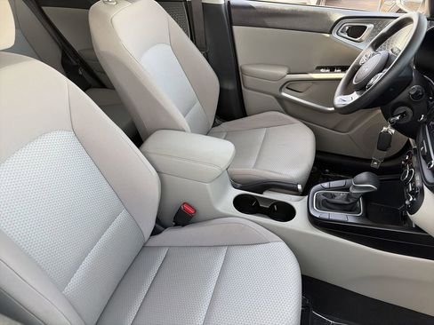 Certified 2024 Kia Soul LX FWD image 10
