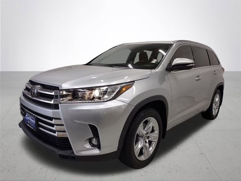 Used 2019 Toyota Highlander Limited image 2