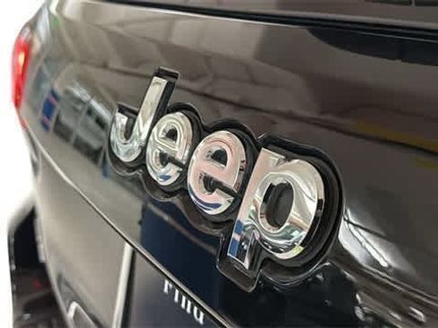 Used 2022 Jeep Grand Cherokee Laredo E image 6