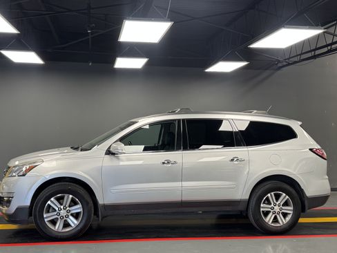 Used 2015 Chevrolet Traverse LT FWD image 3