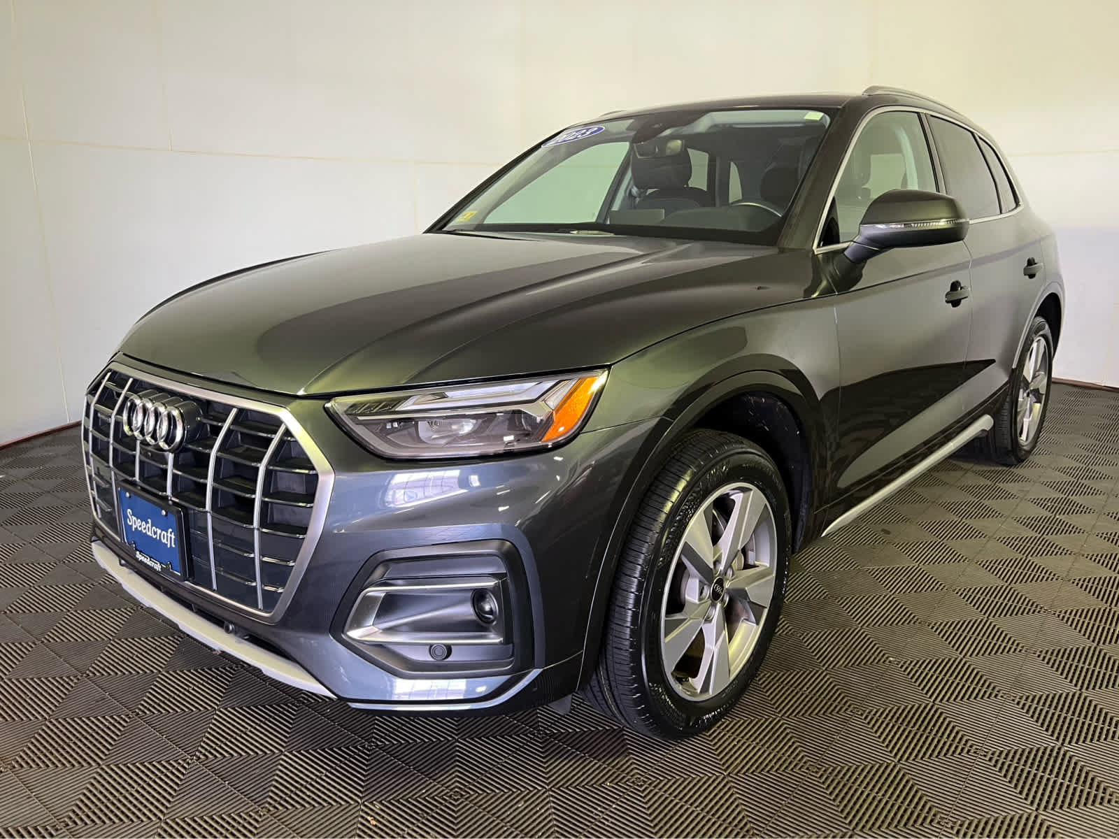 Used 2023 Audi Q5 2.0T Premium Plus w/ Premium Plus Package AWD/4WD image 3