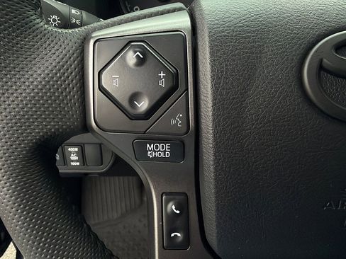 Used 2023 Toyota Tacoma TRD Off-Road image 17