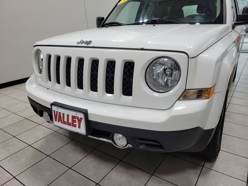Used 2017 Jeep Patriot High Altitude FWD image 20