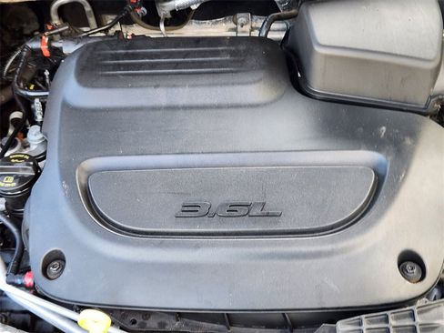 Used 2021 Chrysler Voyager Lxi image 18