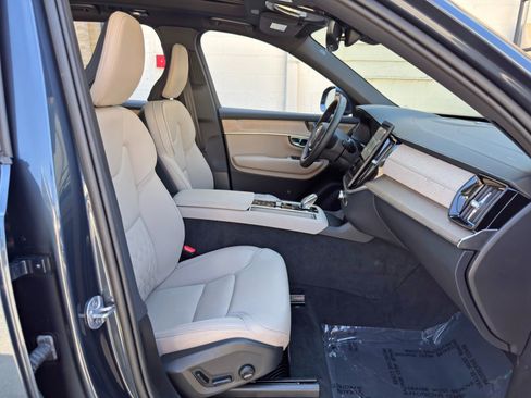 Used 2025 Volvo XC90 T8 Plus w/ Protection Package Premier AWD/4WD image 16