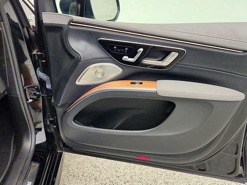 Used 2023 Mercedes-Benz EQS 580 4MATIC SUV w/ Acoustic Comfort Package image 26