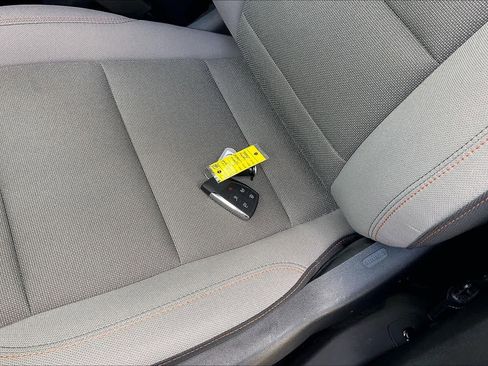 Used 2025 Chevrolet Traverse LT image 13